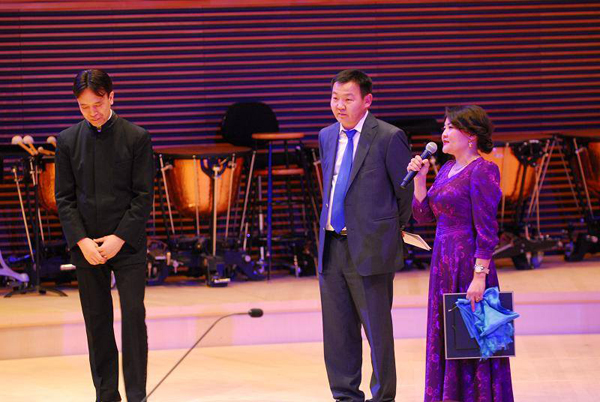 Ч.Мөнхзул: Америкийн баруун эрэгт дууллаа, уйллаа